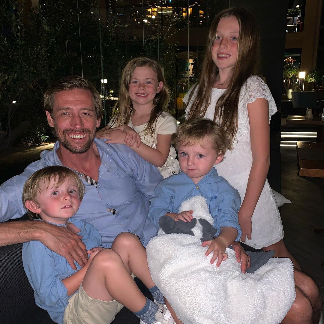 Peter Crouch with his children. (Credit: Instagram)