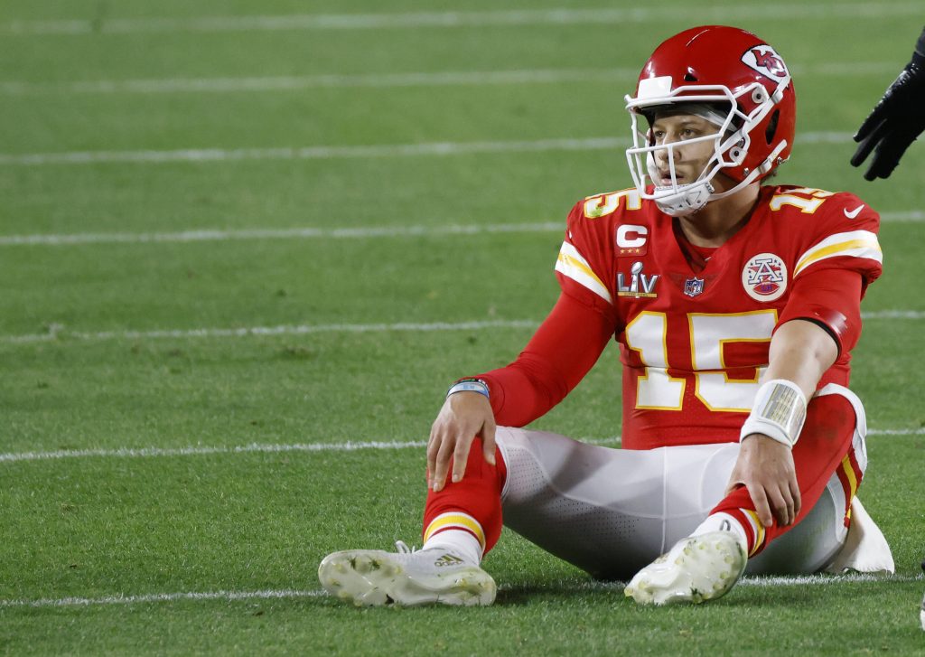 What is the minimum NFL salary for the 2021 season?