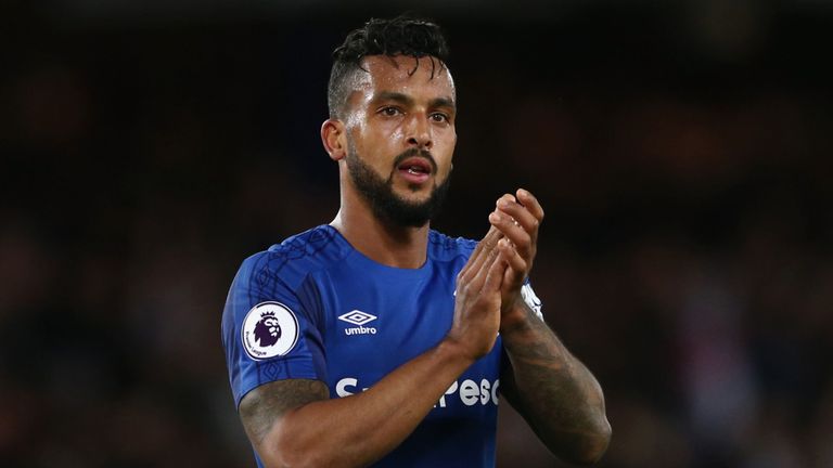 Theo Walcott applauds the Everton fans. (Getty Images)