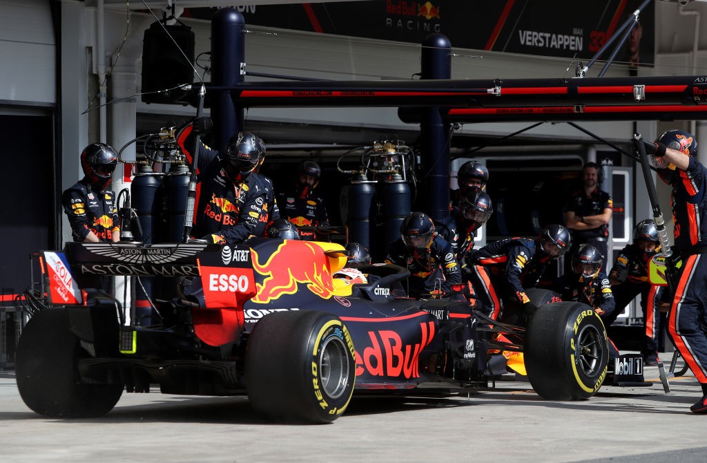 Who designed the new F1 logo? 3 F1 cars