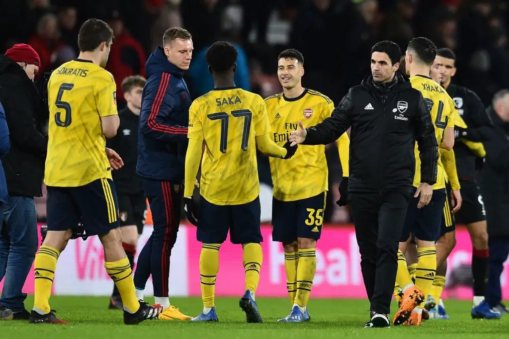 Mikel Arteta shakes hands with his Arsenal players. (Getty Images)