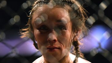Weili Zhang fought Joanna Jedrzejczyk on her forehead and she picked up a huge injury