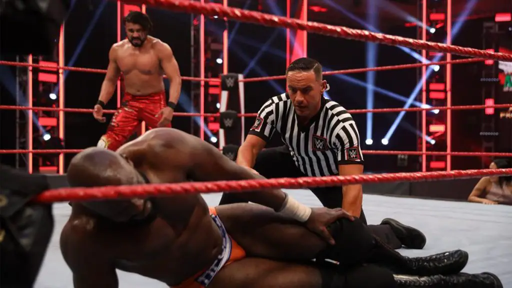 Apollo Crews injured his knee (Credit: WWE)