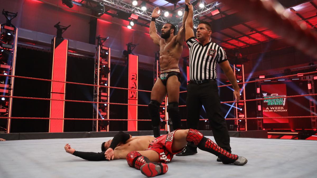 (Photo) Jinder Mahal confirms he will be out of action after undergoing knee surgery 1 Jinder Mahal made his WWE return this week