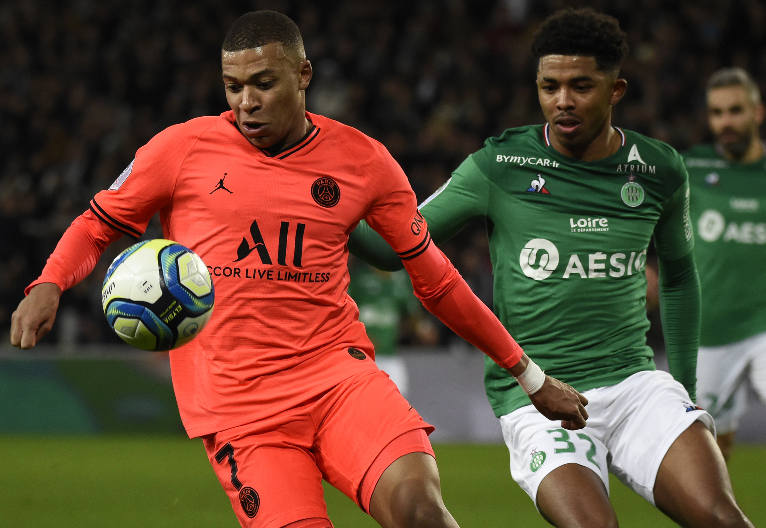 Wesley Fofana (R) in action against Paris Saint Germain (Getty Images)