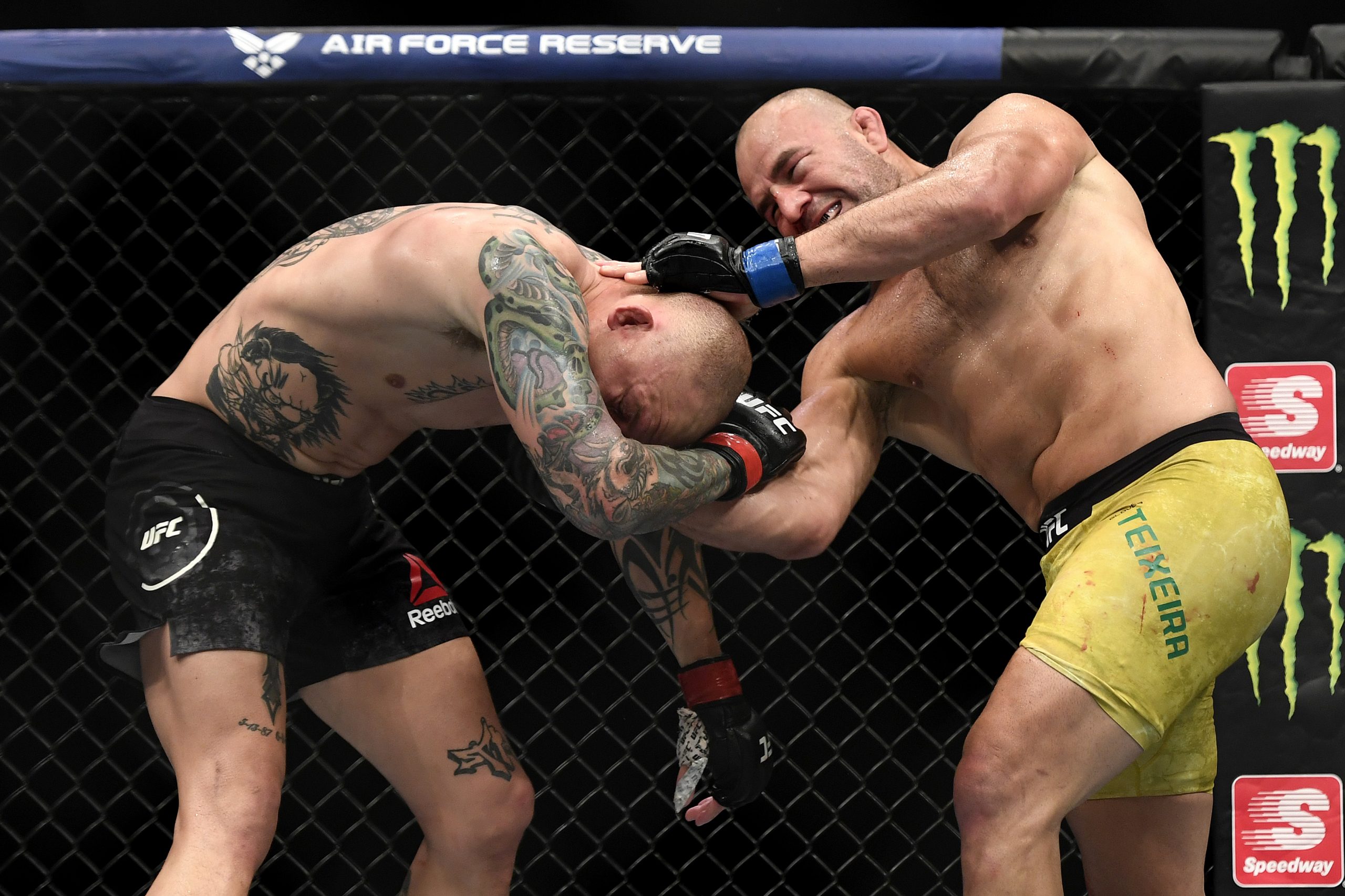 Anthony Smith's teeth were falling out against Glover Teixeira