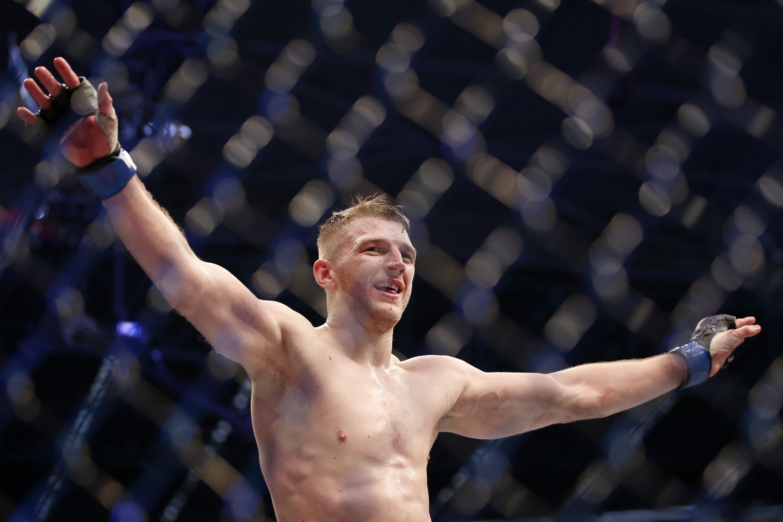 Хукер боец UFC