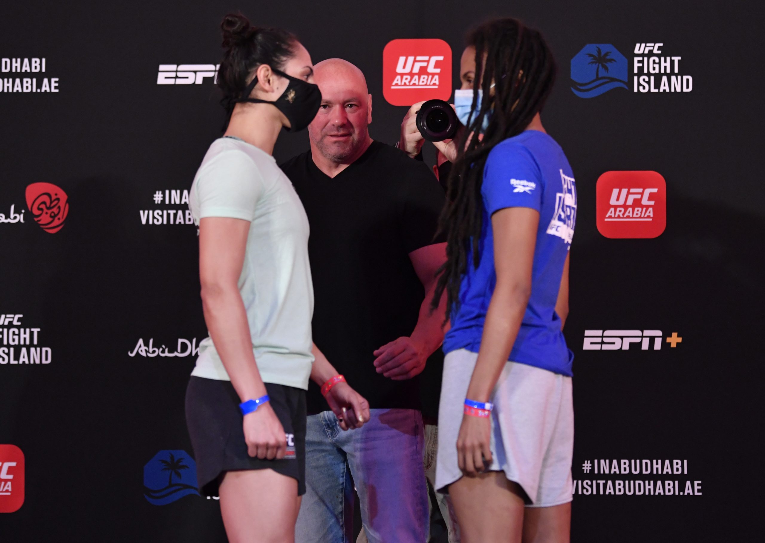 (Watch) Luana Carolina screams out in agony after vicious kneebar from Ariane Lipski 1 Ariane Lipski and Luana Carolina during their weigh-ins