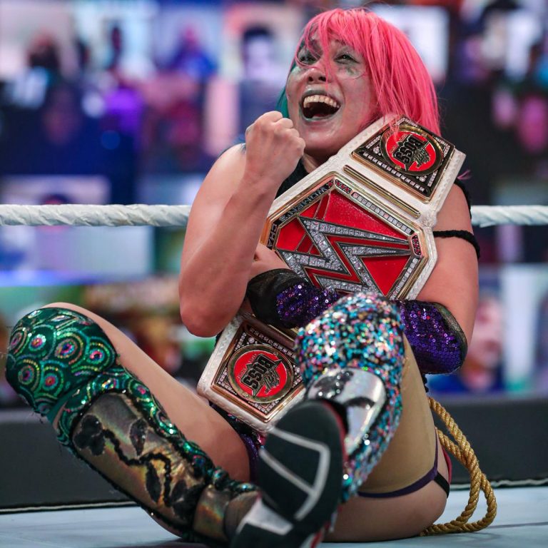 What is the net worth of WWE star Asuka in the year 2021?
