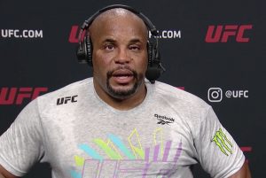 Daniel Cormier wasn't happy with the judging in UFC 271
