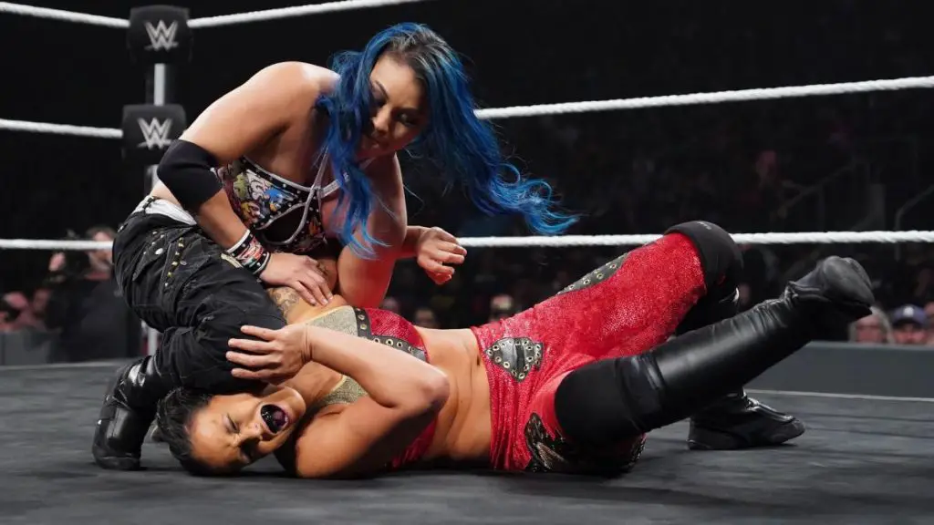 Mia Yim and Shayna Baszler in action