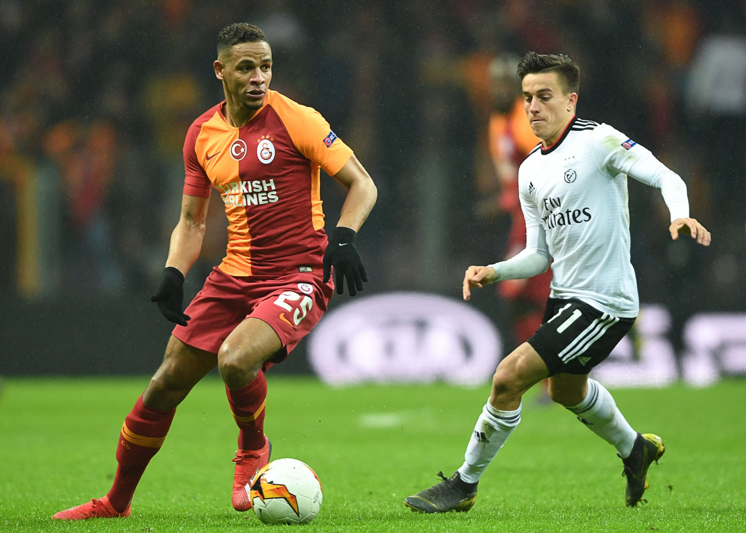 Franco Cervi (R) in action against Galatasaray in the Europa League (Getty Images)