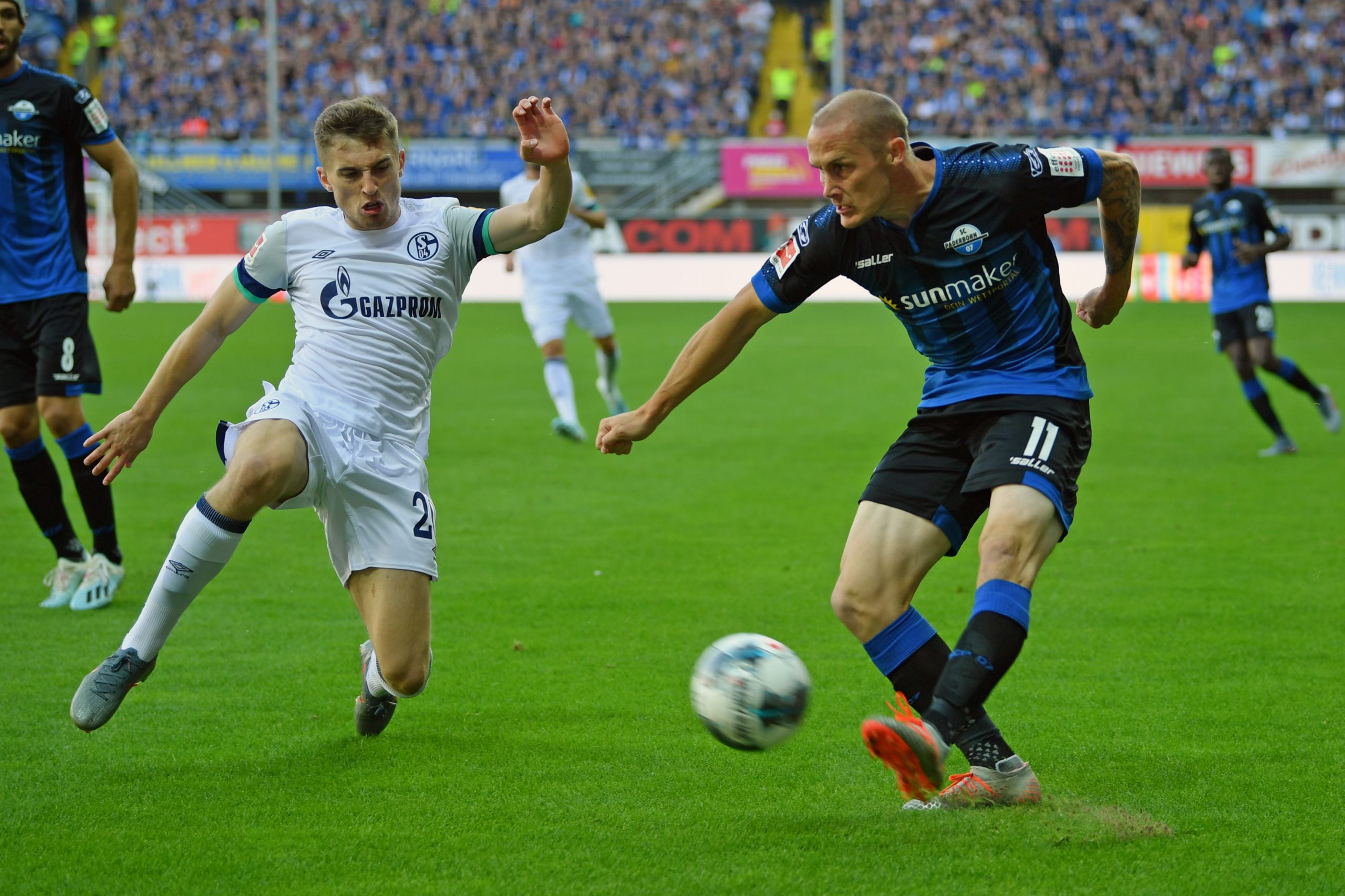 Jonjoe Kenny (L) in action against Paderborn (Getty Images)