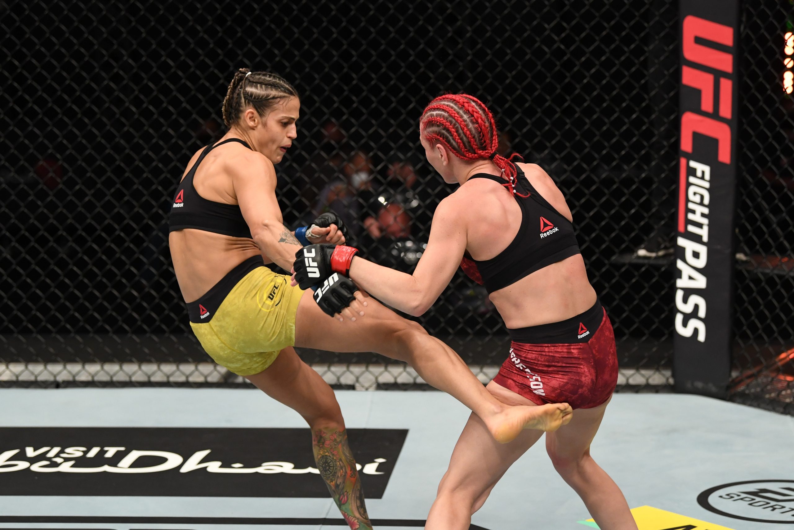 (Photo) Gillian Robertson shows off battle scars from record-breaking win over Poliana Botelho 1 Gillian Robertson holds a few UFC records now