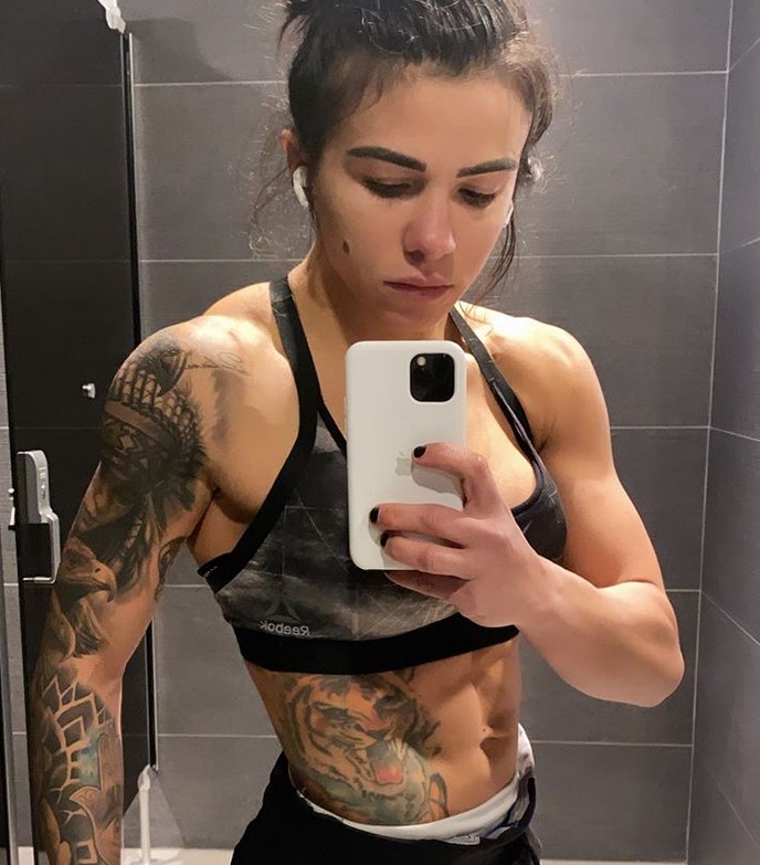 Claudia gadelha body