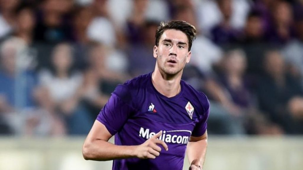 Tottenham planning a bid for 21-goal starlet as Kane's strike partner - The right move by Santo? 2 Santo could change formations to play Dusan Vlahovic and Harry Kane together at Tottenham Hotspur.