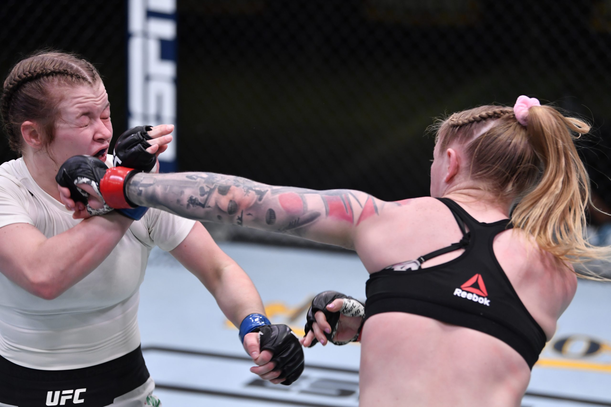 Индейский головной убор. Кори женщина. Актриса гейл маккена. Us open 2022 фото женские. Кори женщина.