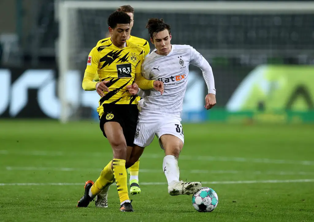 Florian Neuhaus in action for Borussia Monchengladbach against Dortmund.