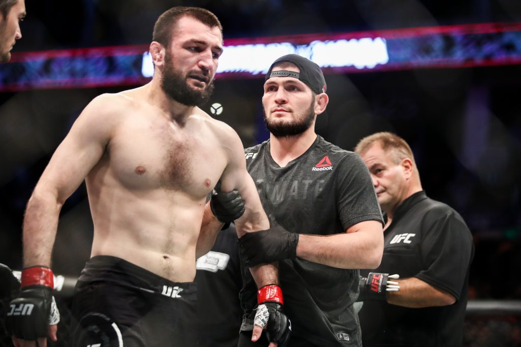 Abubakar Nurmagomedov with Khabib Nurmagomedov in his corner. (imago Images)