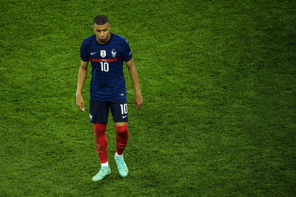 Liverpool linked with a move for 22-year-old French superstar next year- the right move by Klopp? 1 Kylian Mbappe wants to play under Jurgen Klopp at Liverpool.