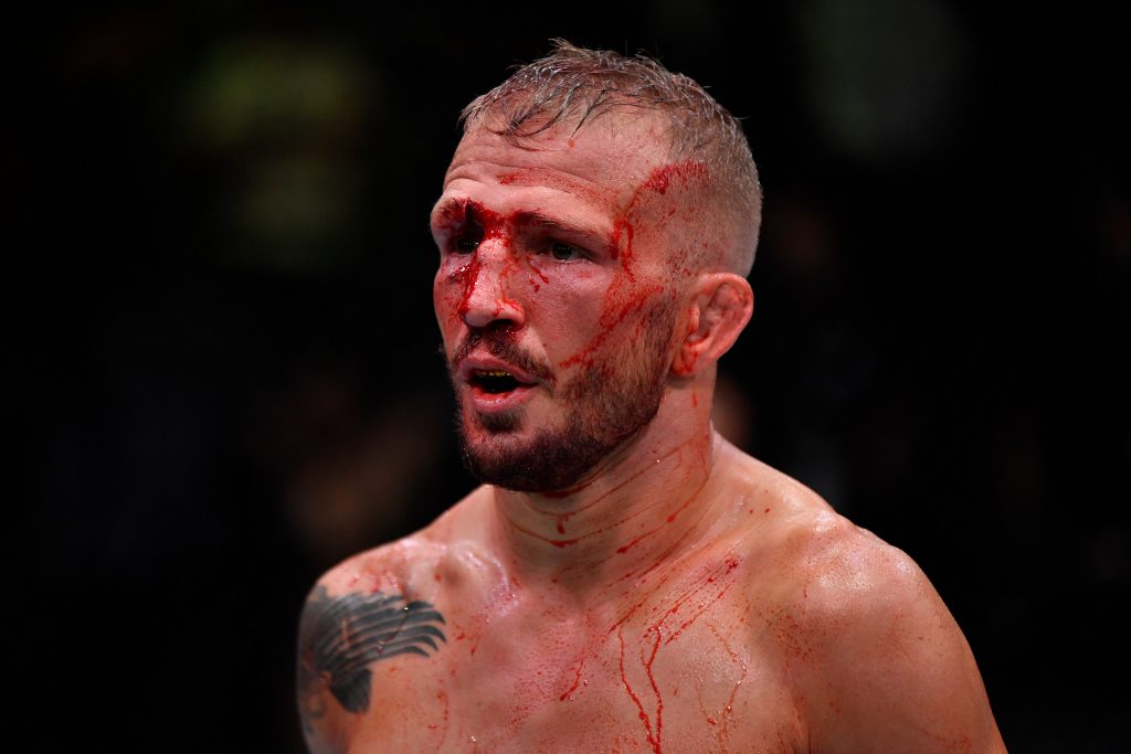 (Photos) TJ Dillashaw suffers nasty cut above eye in win over Cory Sandhagen 1 TJ Dillashaw split decision