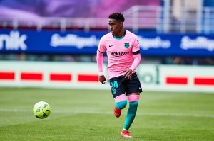 Junior Firpo in action for Barcelona.