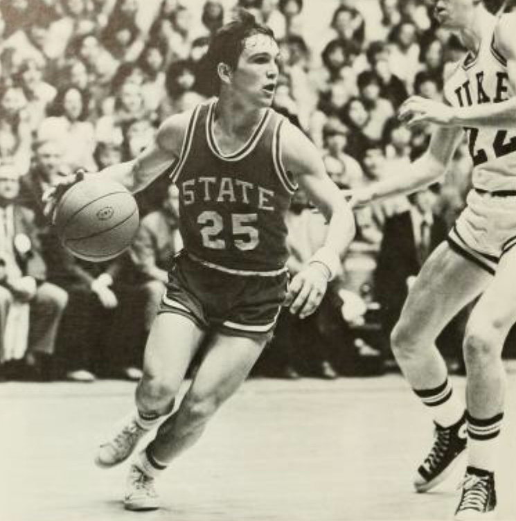 Top 10 shortest players in the history of the NBA 1 Monte Towe is one of the shortest basketball players ever
