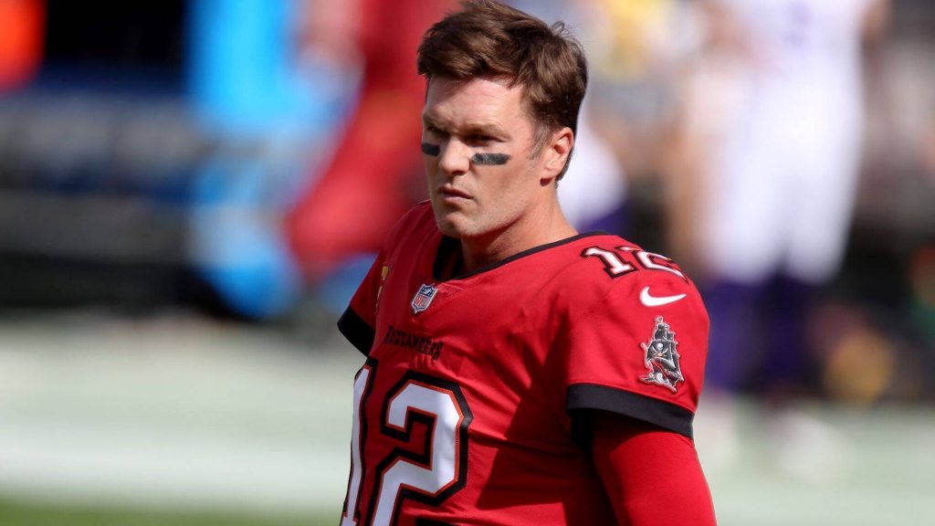 "Athletes have been educated so poorly" Tom Brady baffled after Tua Tagovailoa's injury concerns highlights inattentive medical treatment in NFL 2 Tom Brady is an NFL player that sticks to a strict Vegan diet