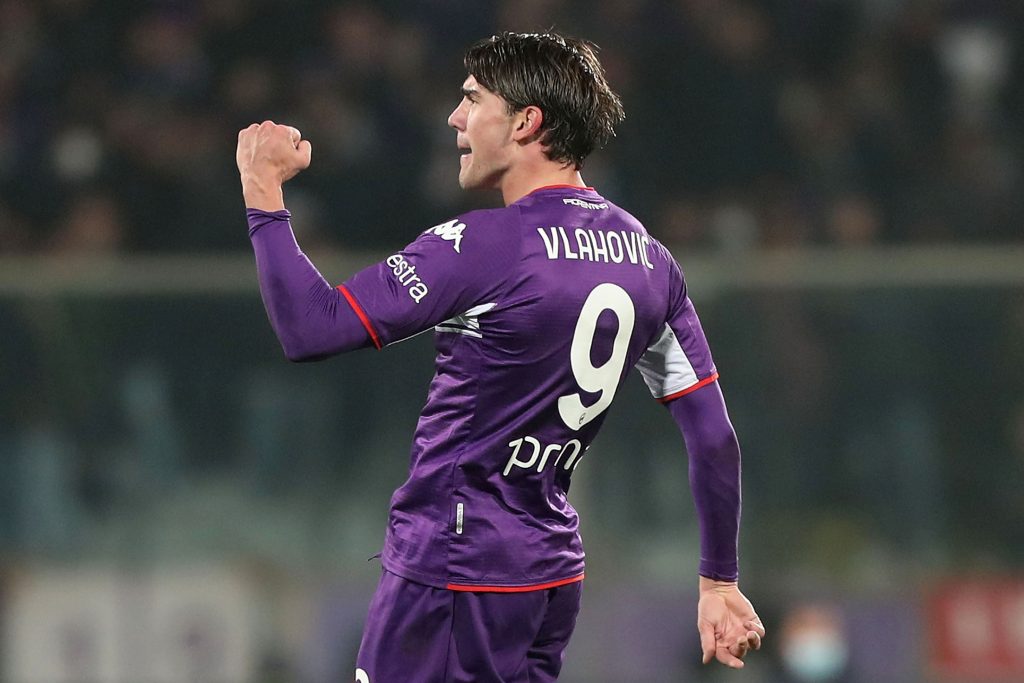 Newcastle prepare club-record fee to sign 21-year-old Serie A star– The right move by Howe? 2 Newcastle United are lining up a €100million bid for Fiorentina ace Dusan Vlahovic.