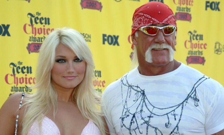 manifestation sum overse Brooke Bollea: Hulk Hogan Daughter, Family, Career and Net Worth