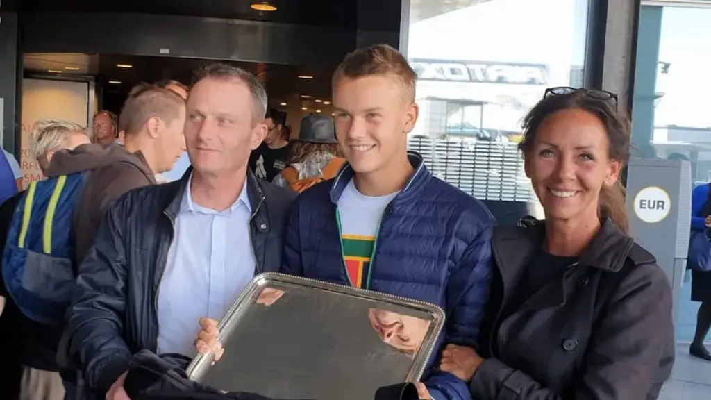 Holger Rune with his parents