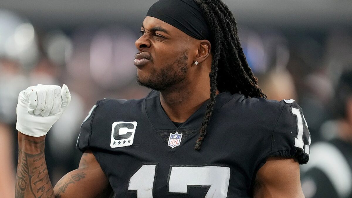 Davante Adams fantasy outlook Should I pick the WR in Week 18?