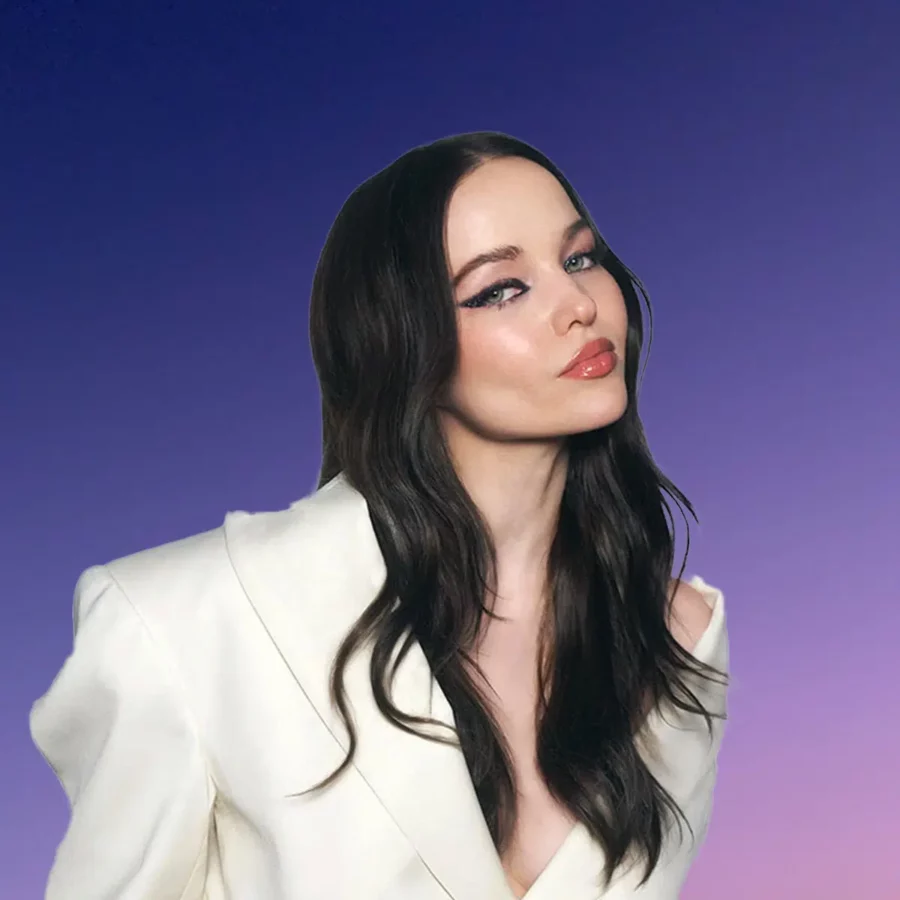 Is Dove Cameron gay? Who is she engaged to? 1 Dove Cameron