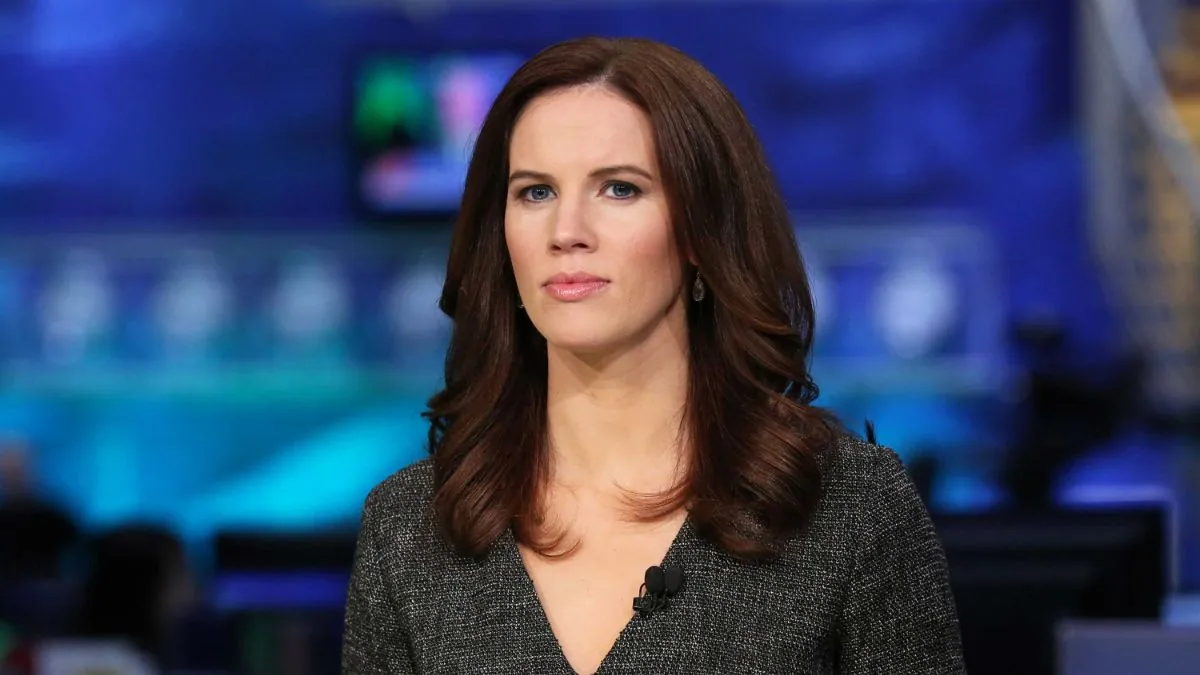 Who is Kelly Evans? Is Kelly Evans pregnant in 2023? 1 Kelly Evans