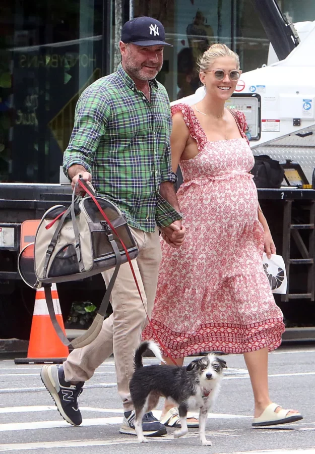 Liev Schreiber and Pregnant Taylor Neisen Hold Hands During New York City Stroll 272 1