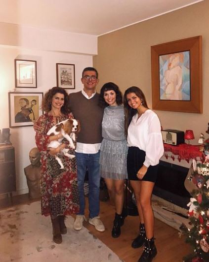 Luisinha with her father Adriano Oliveira mother Raquel Barosa Oliveira sister Beatriz Barosa and pet dog Cookie