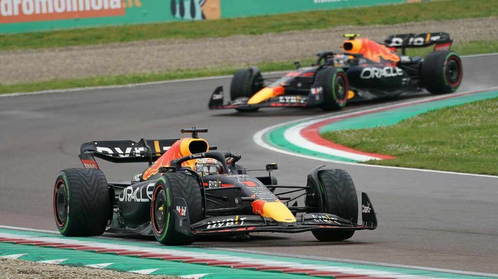 Max Verstappen ahead of Sergio Perez planetF1