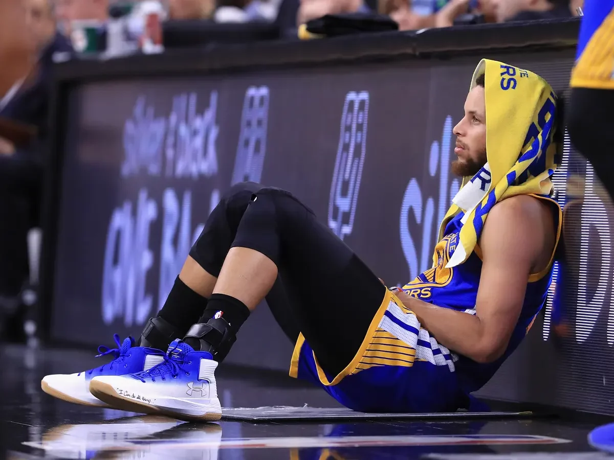  Steph Curry ankle braces 