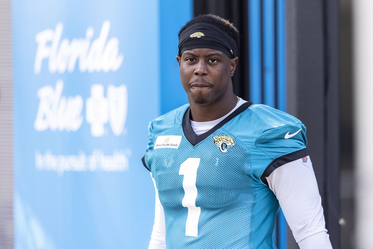 Travis Etienne 2023 – Net Worth, Girlfriend, Cars, Salary & Contract 1 Travis Etienne