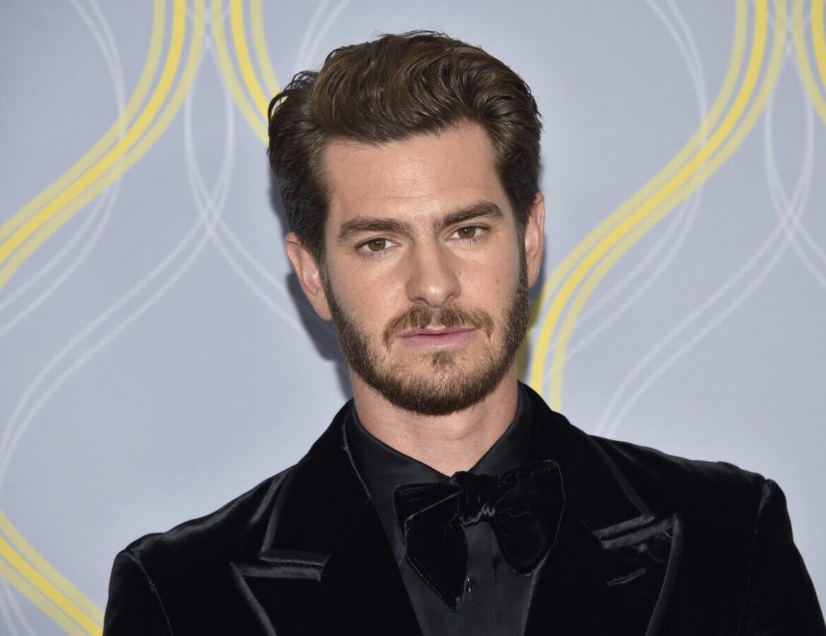 Who is Andrew Garfield dating currently?
