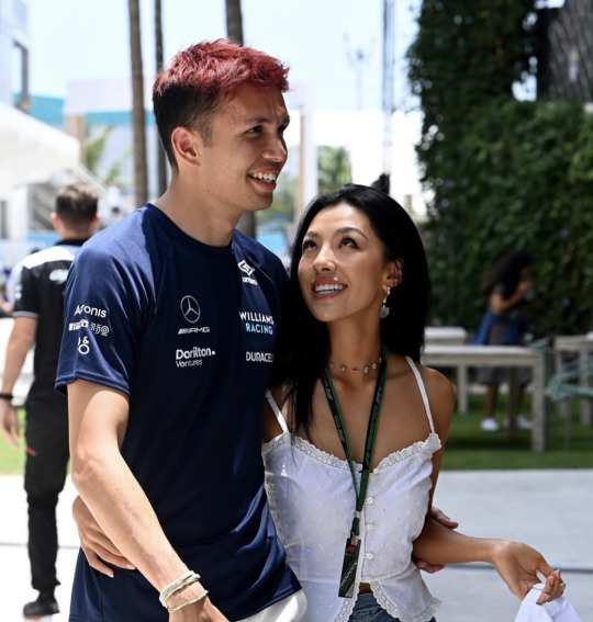 Who is the current girlfriend of Alex Albon?