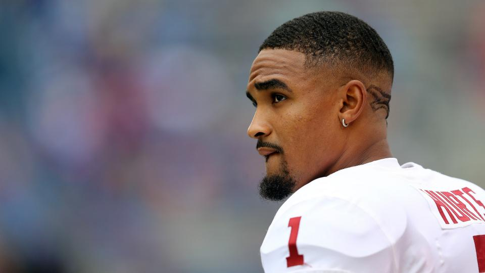 Why was Jalen Hurts benched for Tua Tagovailoa at Alabama? 1 Jalen Hurts