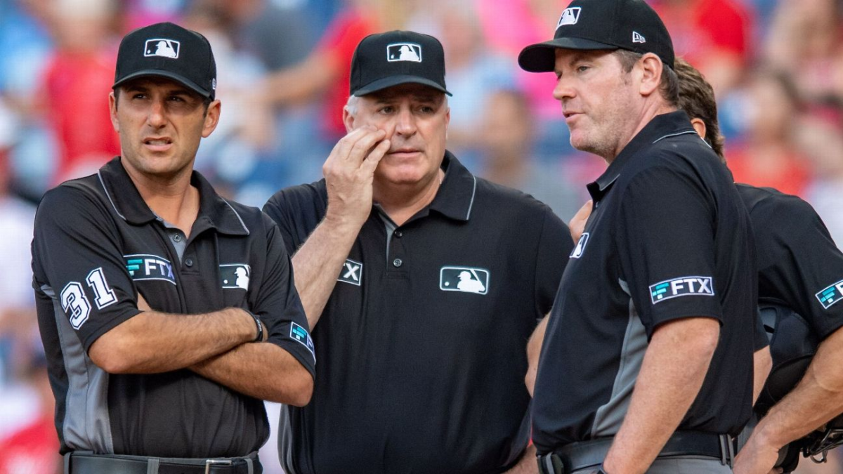 MLB umpire salary