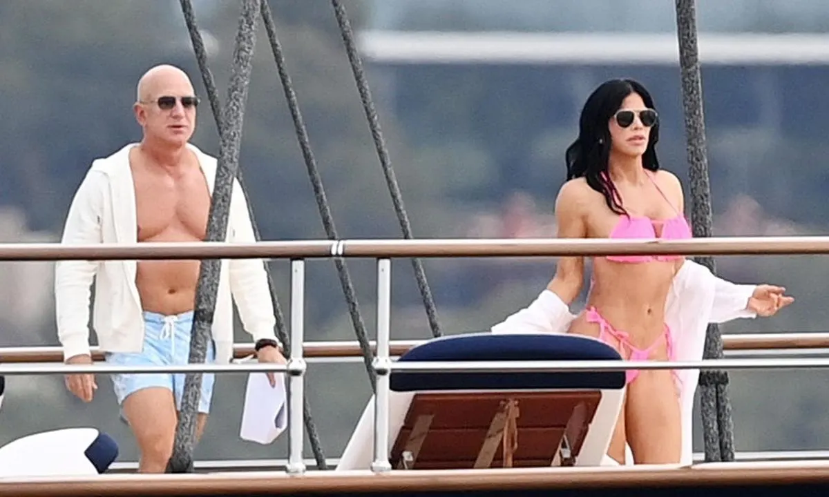 Jeff Bezos yacht