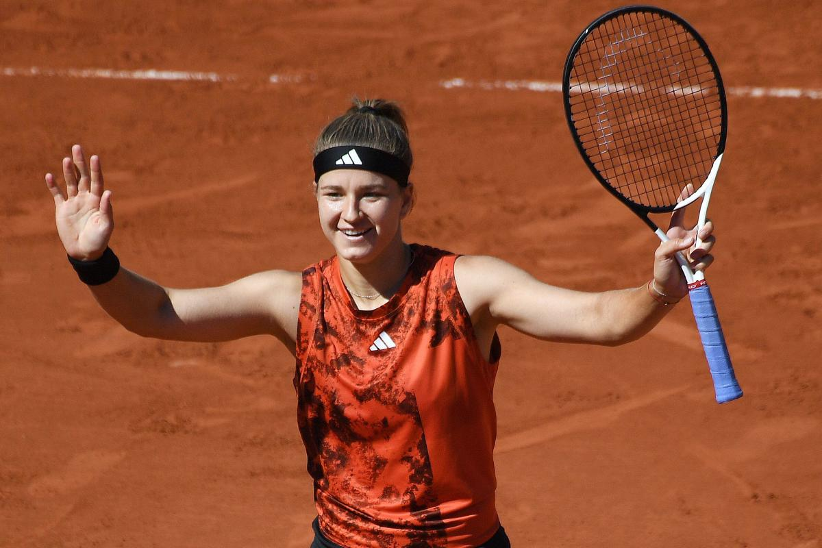 Where is Carolina Muchova from? Learn all about the tennis star making waves in the 2023 French Open 1 image 7345
