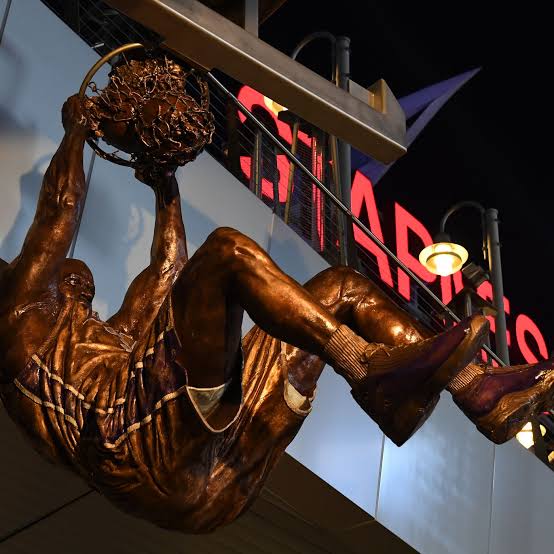 <strong>Does Shaq (Shaquille O’Neal) have a statue outside the Staples Center?</strong> 2 images 2023 03 05T181024.396