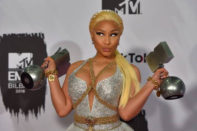 Did Nicki Minaj get plastic surgery? How many times has she gone under the knife? 2 Nicki Minaj