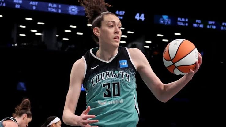 Is Breanna Stewart deaf? What is the truth about this rumour? 2 Breanna Stewart