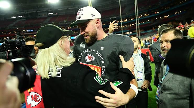 Donna Kelce with Travis