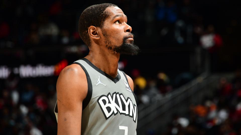 In an unexpected crossover, NBA superstar Kevin Durant joined in the praise for Carson Wentz.